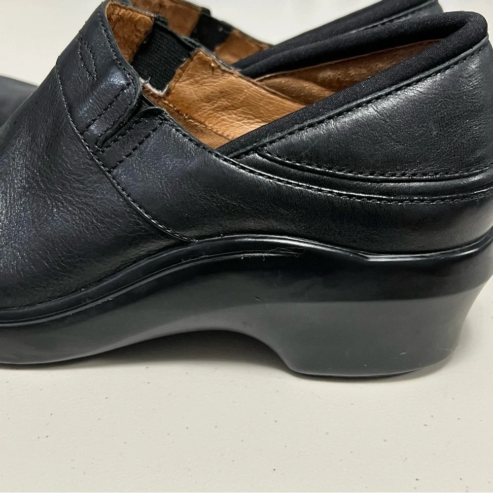 ARIAT Slip On Black Leather Clogs - Picture 7 of 14